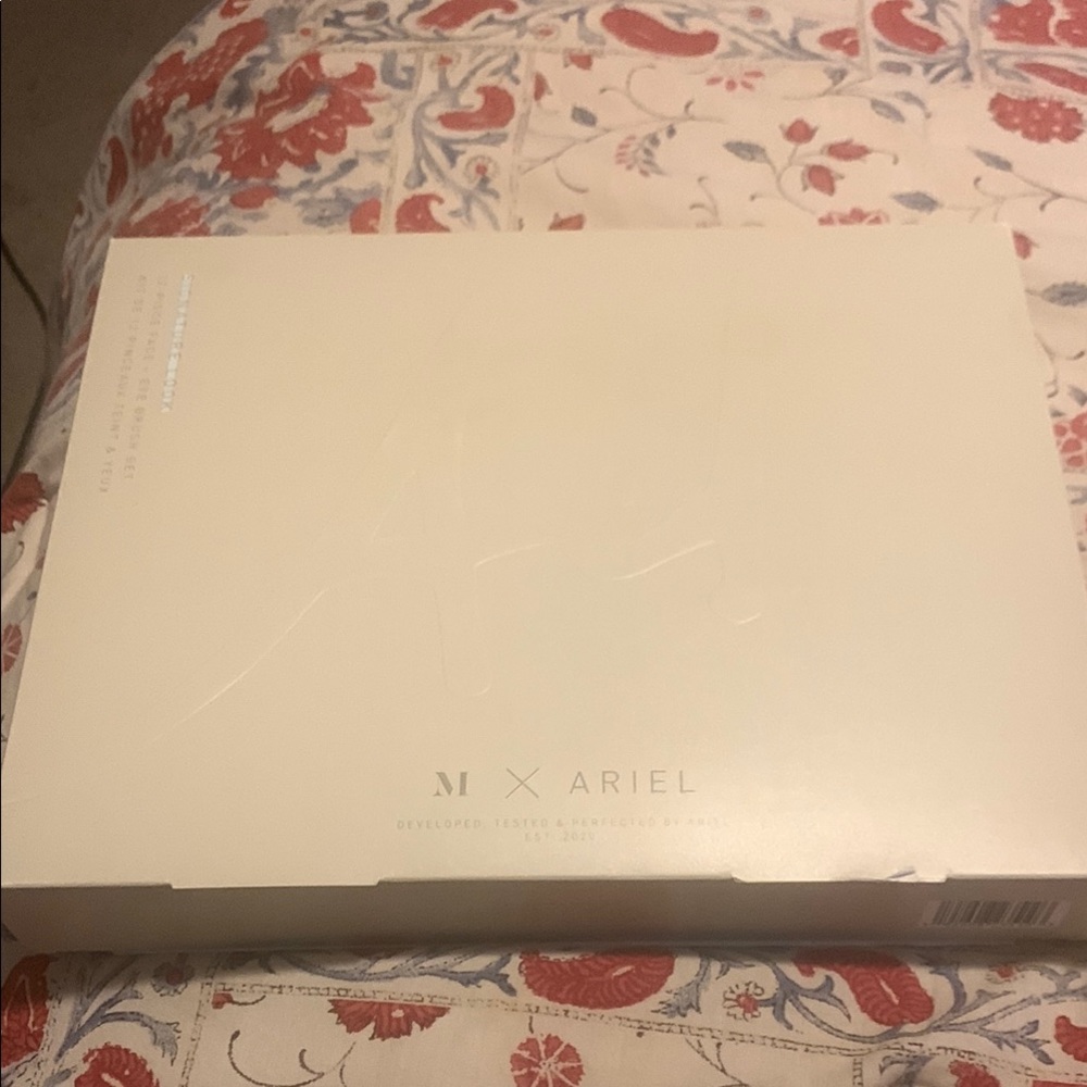 Ariel Collaboration Box